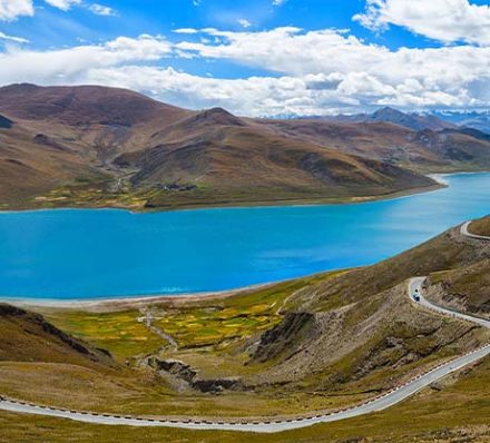 LHASA / YAMDROK LAKE / GYANTSE