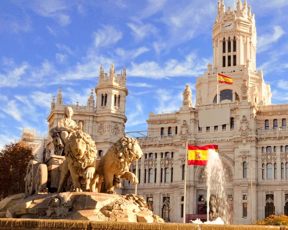 Overview of Cibeles Fountain at Plaza De Cibeles, Madrid