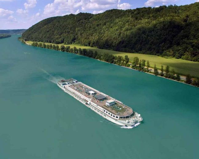 RIVERSIDE CRUISES: RIVERSIDE MOZART