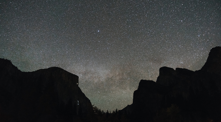 Starry-night-sky-shining over-dark-mountain-silhouettes